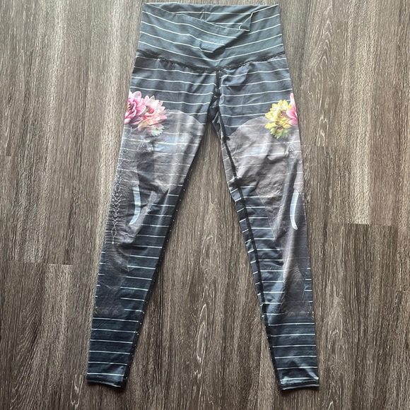 Teeki Love the Elephant Leggings - Size M - Picture 2 of 4